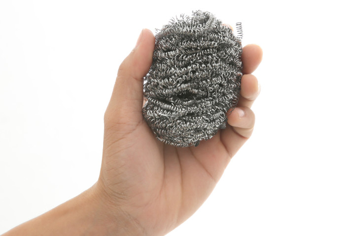 Cách xử lý nồi inox bị cháy đen bằng cước nhôm Cách xử lý nồi inox bị cháy đen bằng cước nhôm